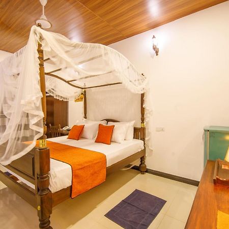 Mimoza Mirissa Bed & Breakfast Exterior photo